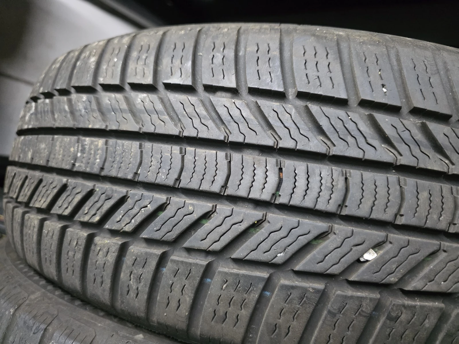 Гуми Зимни 195/60R18