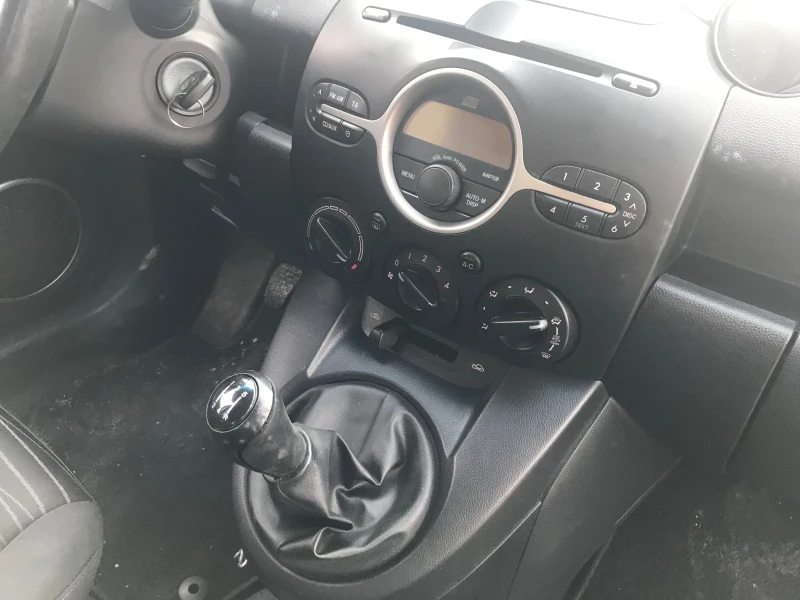 Mazda 2 1.4HDI ITALIA, снимка 9 - Автомобили и джипове - 47539300