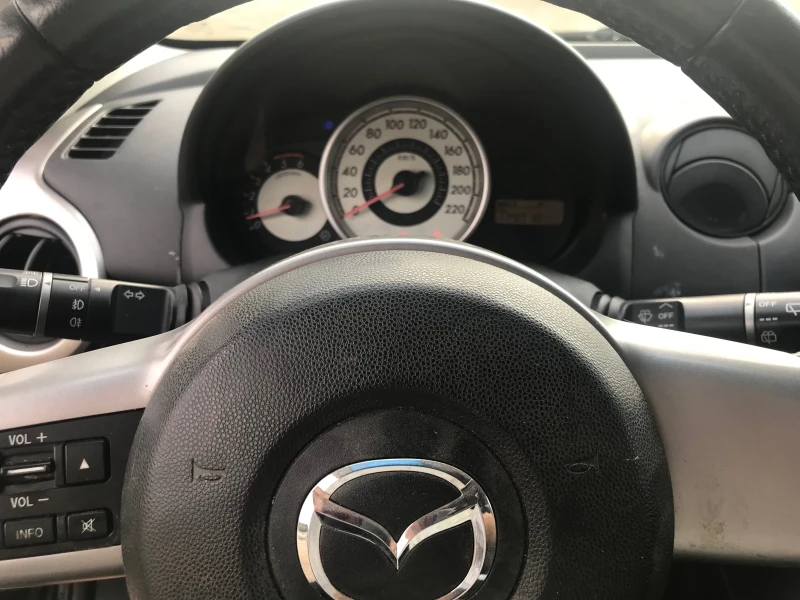 Mazda 2 1.4HDI ITALIA, снимка 11 - Автомобили и джипове - 47539300