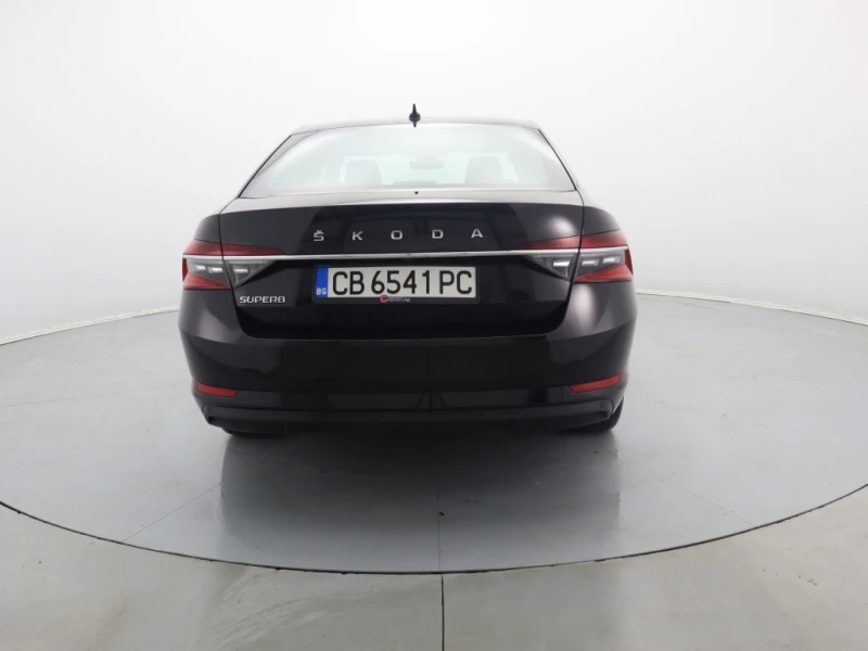 Skoda Superb, снимка 9 - Автомобили и джипове - 48075099