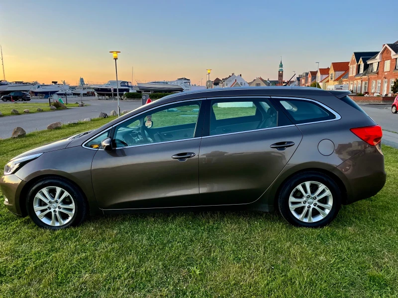 Kia Ceed 1.6 CRDI, 128 к.с LED, NAVI, снимка 2 - Автомобили и джипове - 49290958