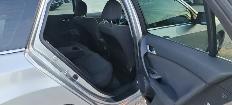 Honda Accord 8G 2.0i VTEC* Автоматик* СЕРВИЗНА КНИЖКА, снимка 12 - Автомобили и джипове - 52850579