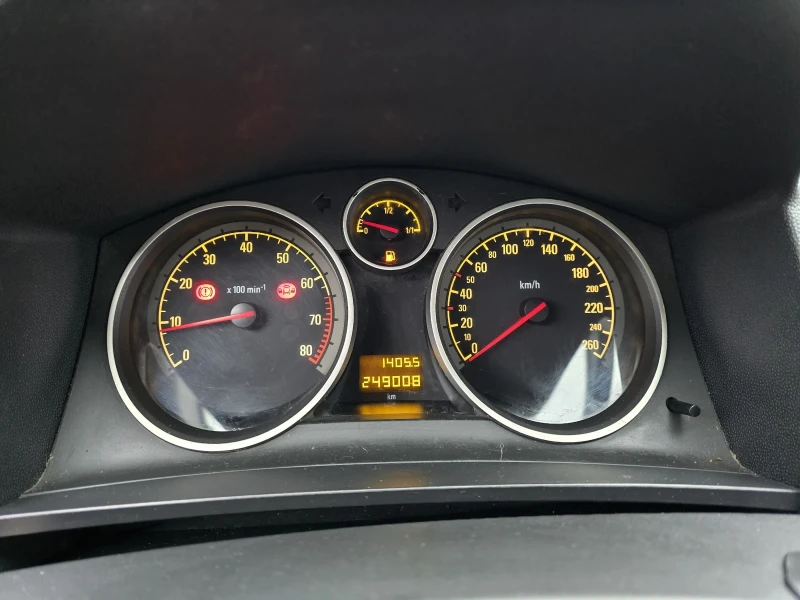 Opel Zafira 1.8 140к.с Фабрична газ , снимка 17 - Автомобили и джипове - 52859337