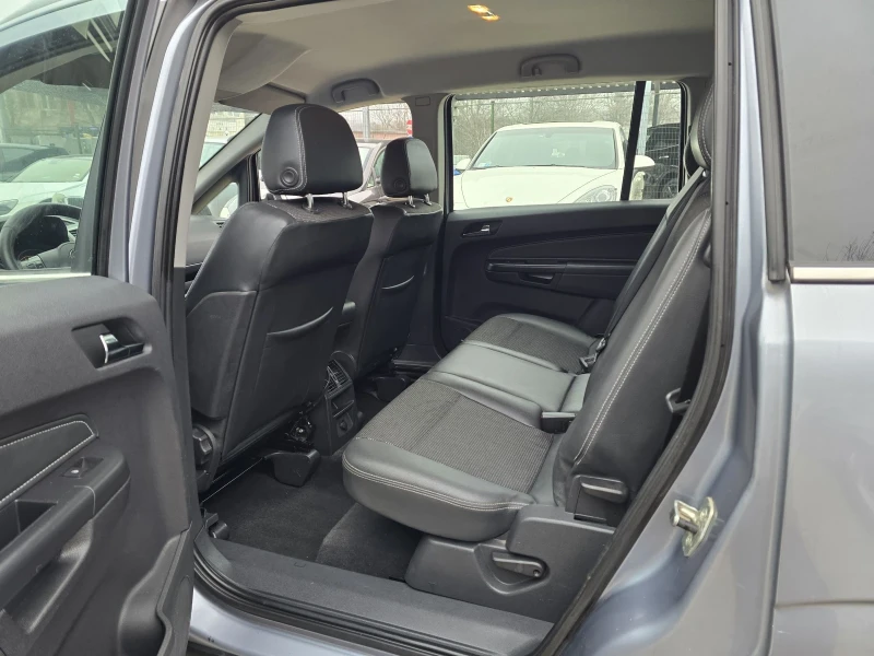 Opel Zafira 1.8 140к.с Фабрична газ , снимка 12 - Автомобили и джипове - 52859337