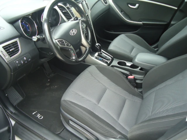 Hyundai I30 1.6 CRDI NAVI AUTOMAT, снимка 7 - Автомобили и джипове - 47444815