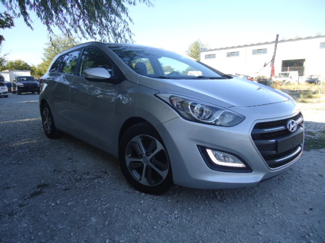 Hyundai I30 1.6 CRDI NAVI AUTOMAT, снимка 1 - Автомобили и джипове - 47444815