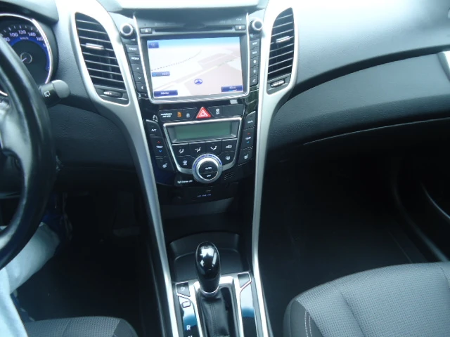 Hyundai I30 1.6 CRDI NAVI AUTOMAT, снимка 9 - Автомобили и джипове - 47444815