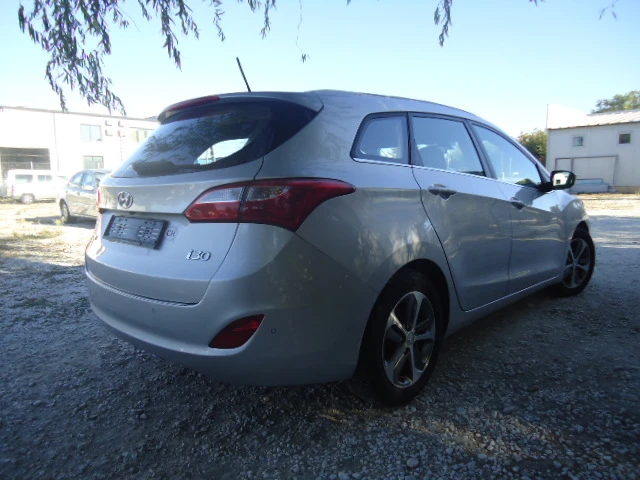 Hyundai I30 1.6 CRDI NAVI AUTOMAT, снимка 4 - Автомобили и джипове - 47444815