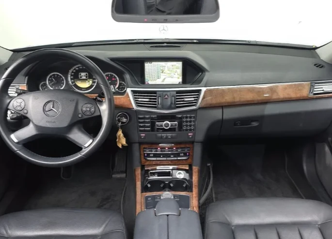 Mercedes-Benz E 300  - изображение 7