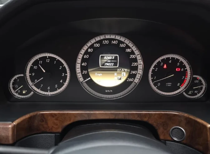 Mercedes-Benz E 300  - изображение 8
