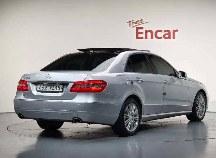 Mercedes-Benz E 300  - изображение 2