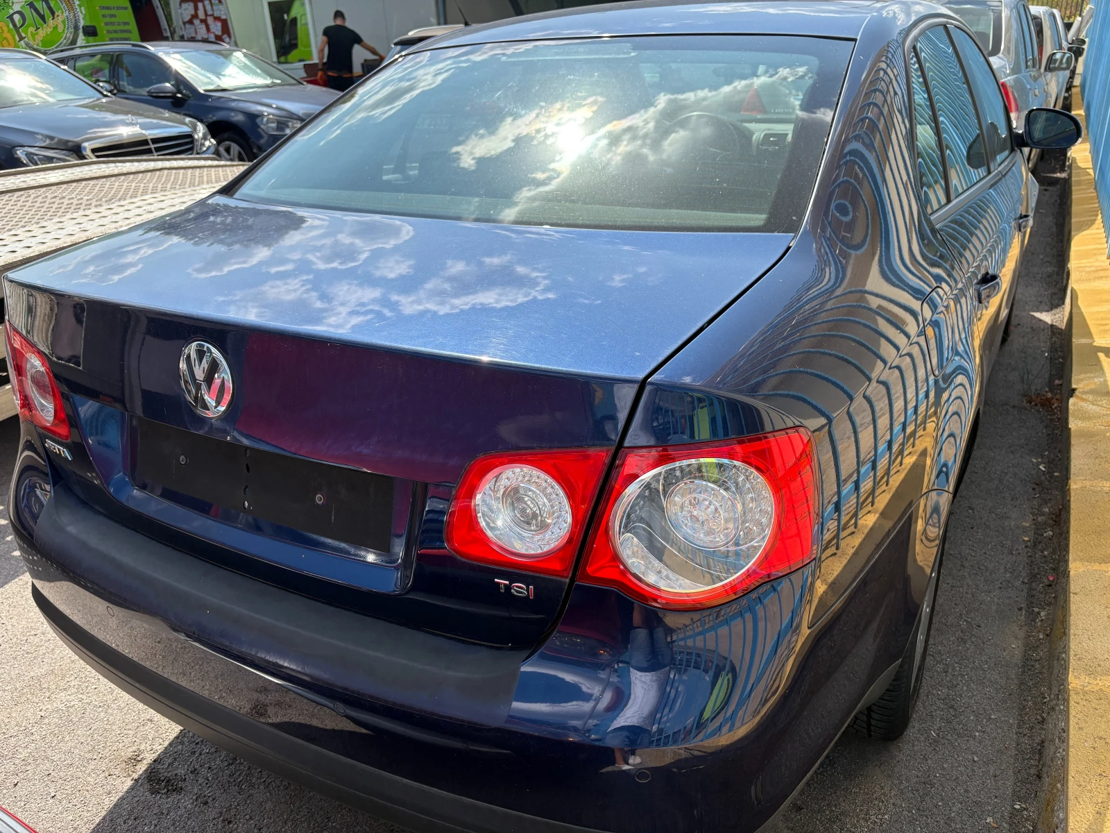 VW Jetta 1, 4 ТСИ - изображение 8