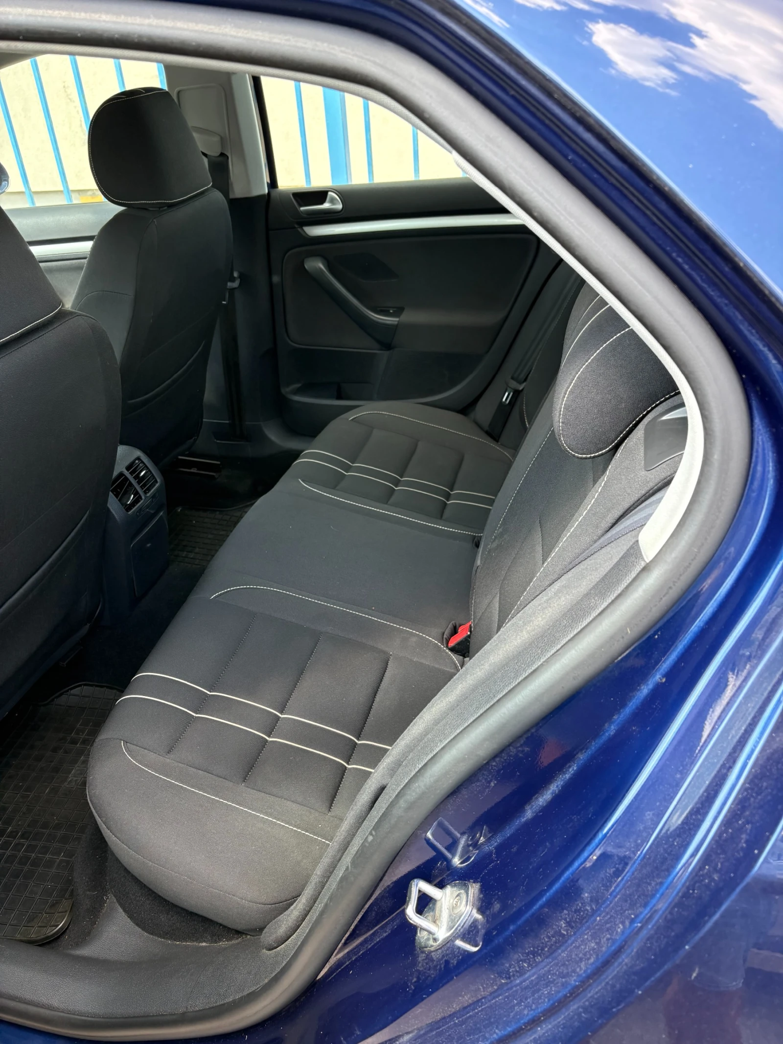 VW Jetta 1, 4 ТСИ - изображение 5