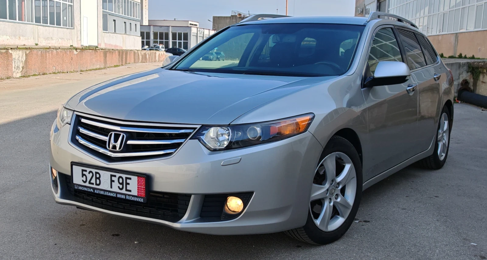 Honda Accord 8G 2.0i V-TEC* Автоматик* СЕРВИЗНА КНИЖКА