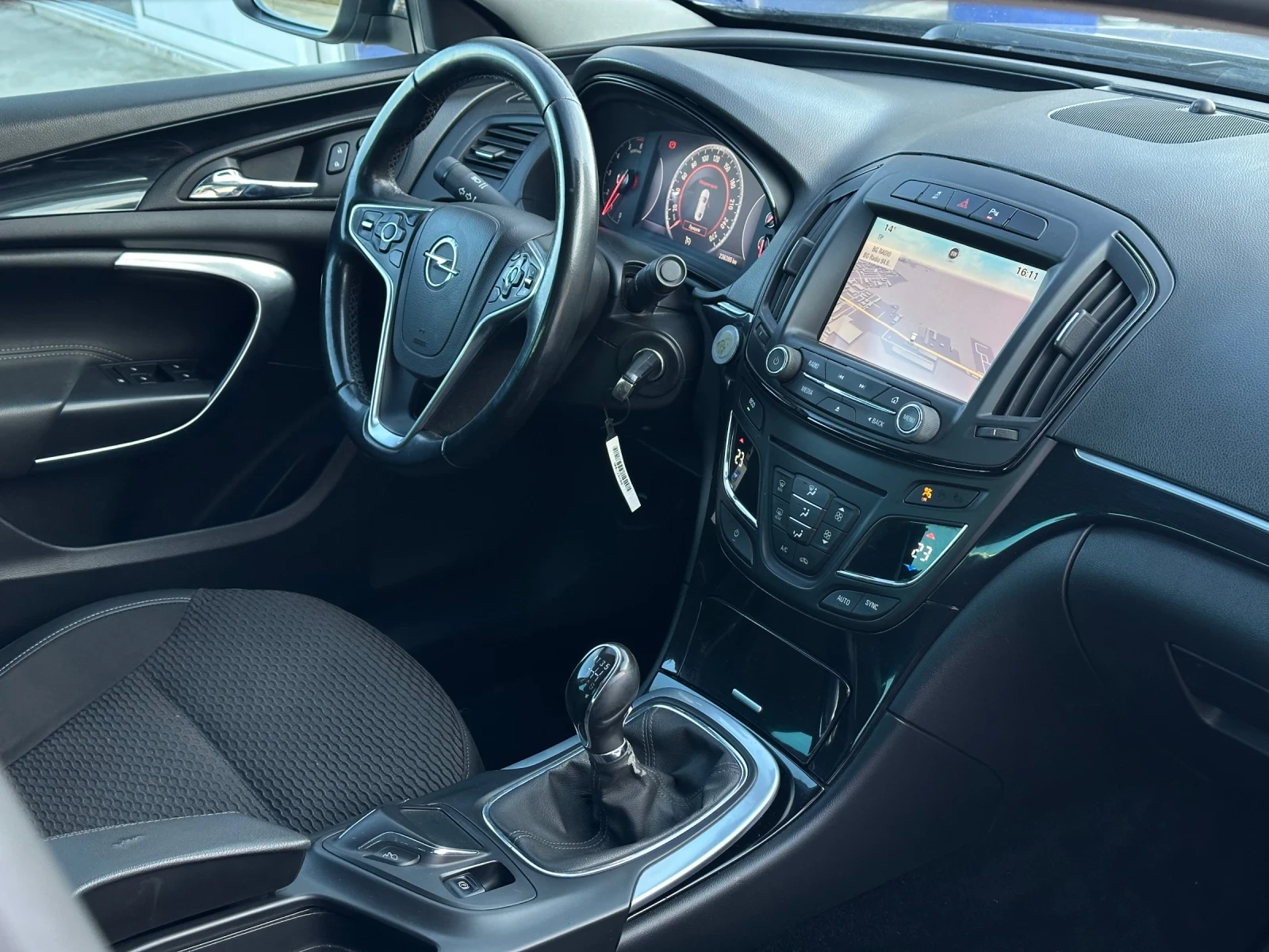 Opel Insignia 2.0 CDTI Facelift * Sedan * Digital * Cosmo, снимка 13 - Автомобили и джипове - 53953870