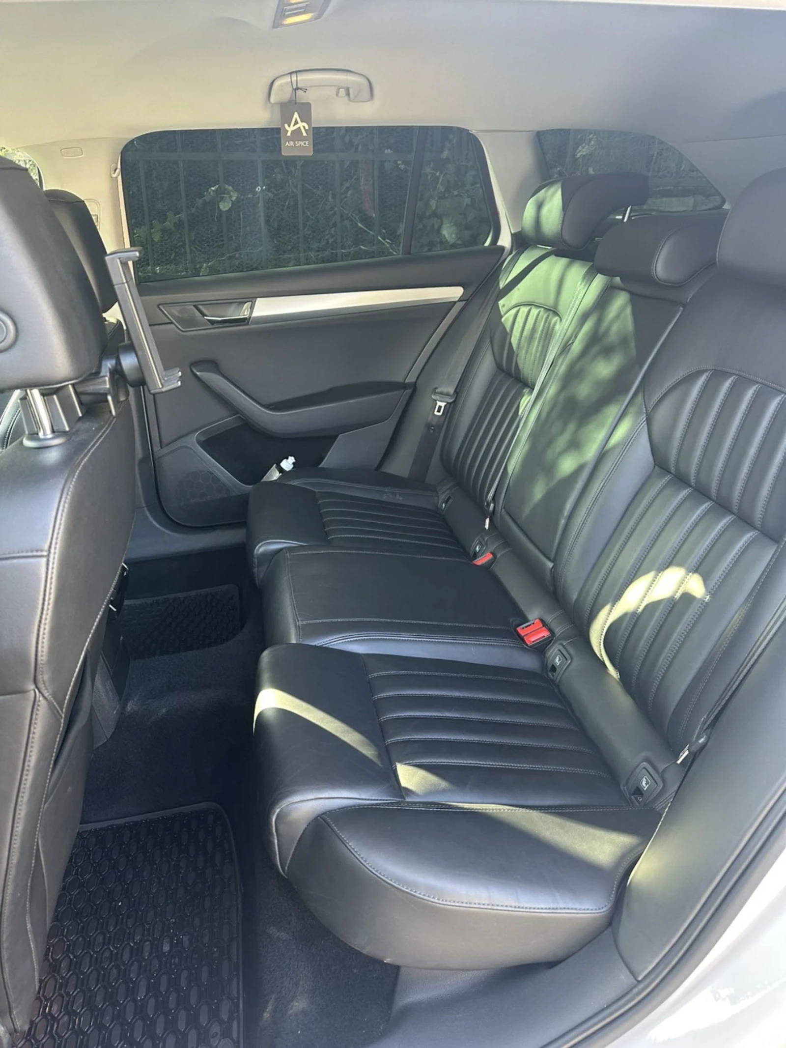 Skoda Superb, снимка 8 - Автомобили и джипове - 54020677