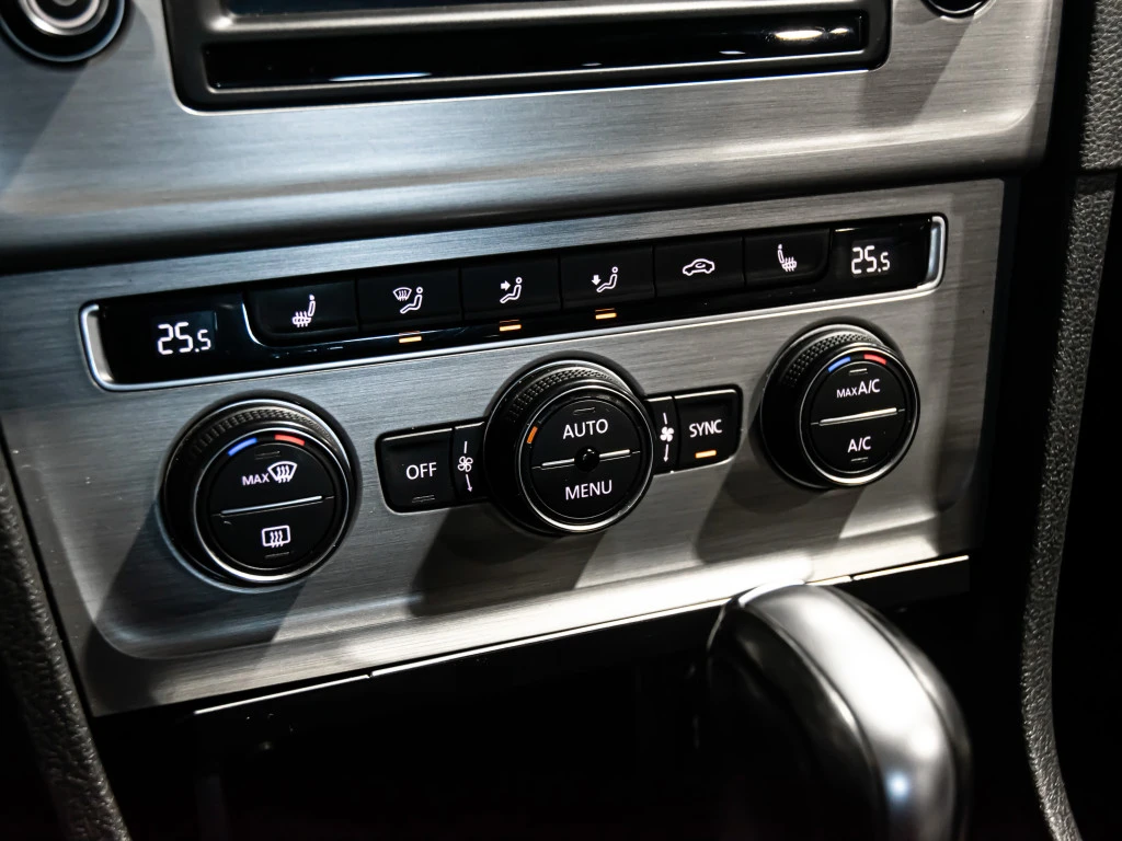 VW Golf Golf TSI SE* АвтоКредит* (ЦЕНА ДО БГ), снимка 13 - Автомобили и джипове - 54070067