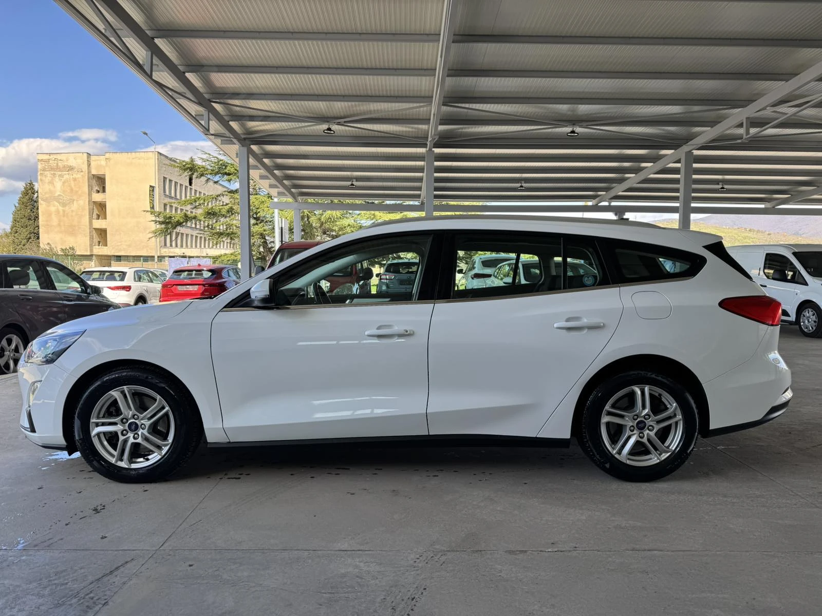 Ford Focus 120ps* 6ск* Distr* НАВИ* КАМЕРА, снимка 2 - Автомобили и джипове - 54111867