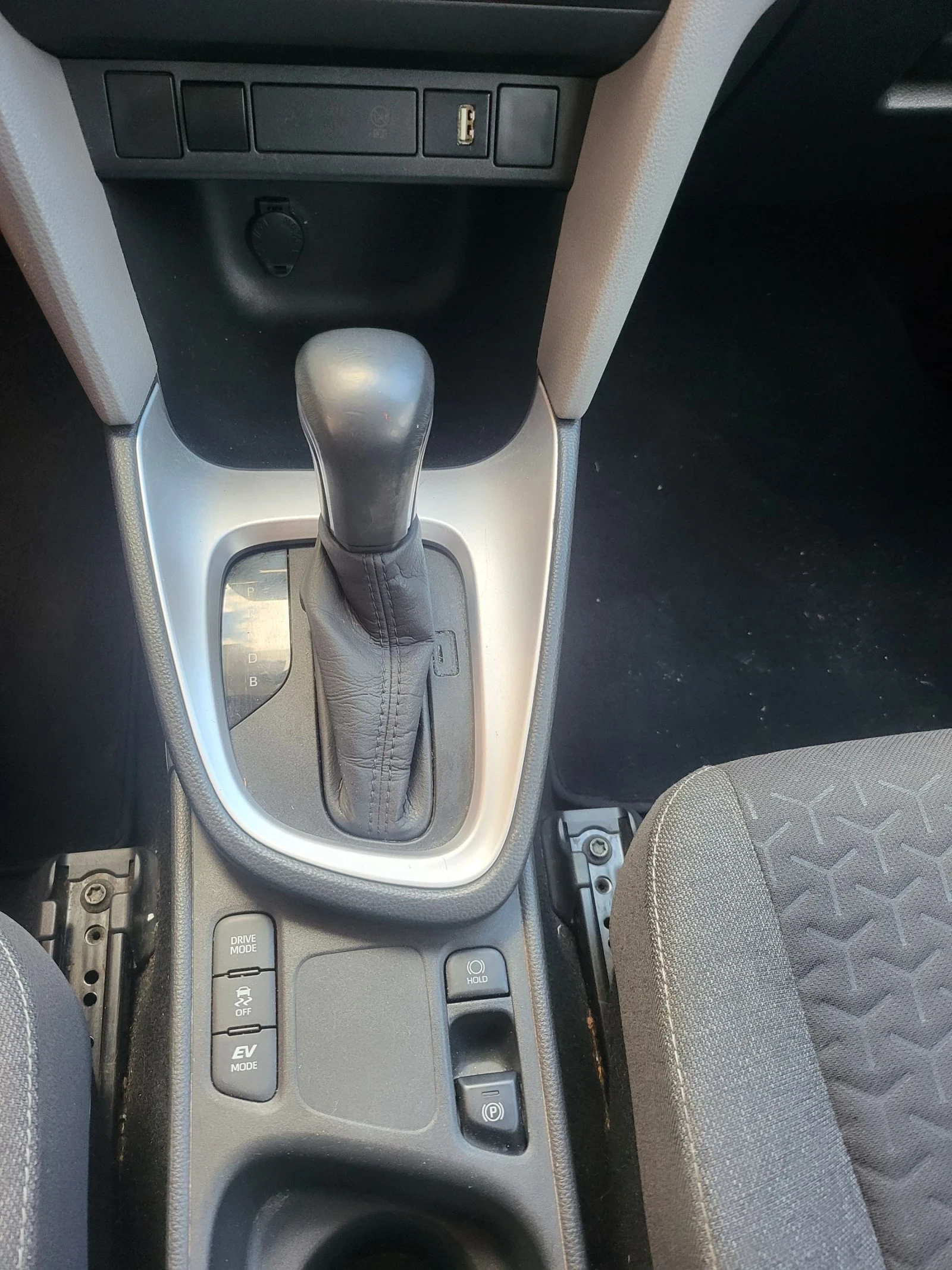 Toyota Yaris Cross 1, 5 Hibrid. 116hp Dynamic Business.Kamera.Led.Nav, снимка 10 - Автомобили и джипове - 54123843