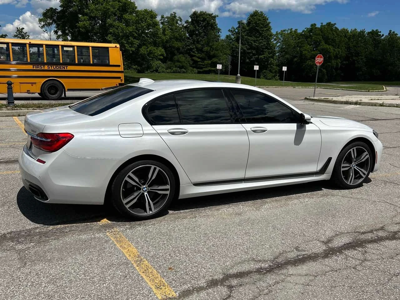 BMW 750 * МАСАЖИ* 360 КАМЕРА* ОБДУХВАНЕ* ВАКУМ* , снимка 4 - Автомобили и джипове - 54998572