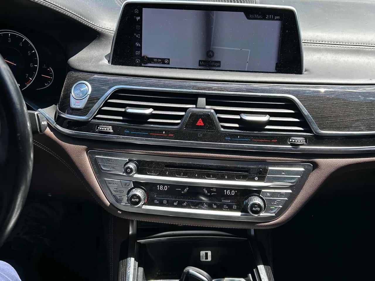 BMW 750 * МАСАЖИ* 360 КАМЕРА* ОБДУХВАНЕ* ВАКУМ* , снимка 9 - Автомобили и джипове - 54998572