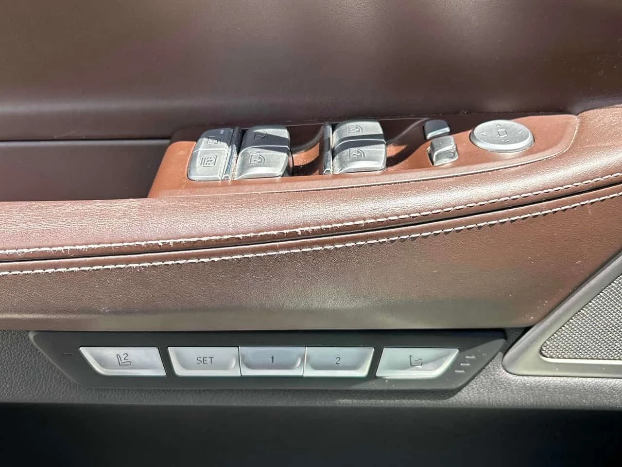 BMW 750 * МАСАЖИ* 360 КАМЕРА* ОБДУХВАНЕ* ВАКУМ* , снимка 11 - Автомобили и джипове - 54998572