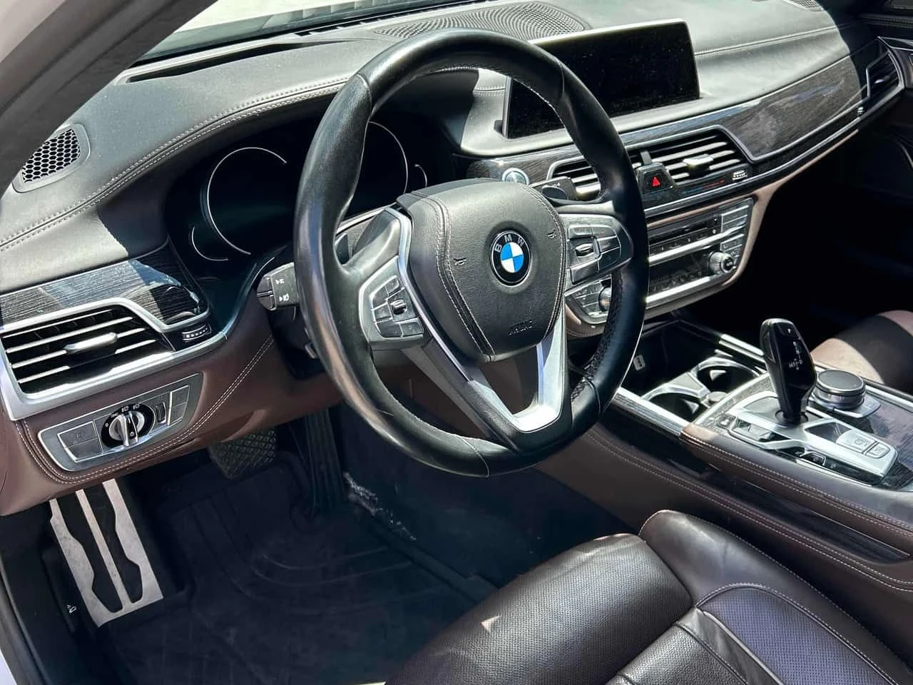 BMW 750 * МАСАЖИ* 360 КАМЕРА* ОБДУХВАНЕ* ВАКУМ* , снимка 7 - Автомобили и джипове - 54998572