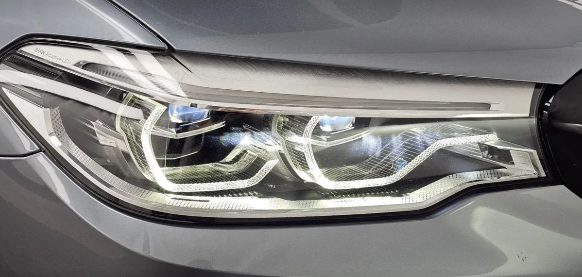 BMW 530 * АВТО КРЕДИТ* ЦЕНА ДО БГ * Сервизна история * , снимка 4 - Автомобили и джипове - 55459026