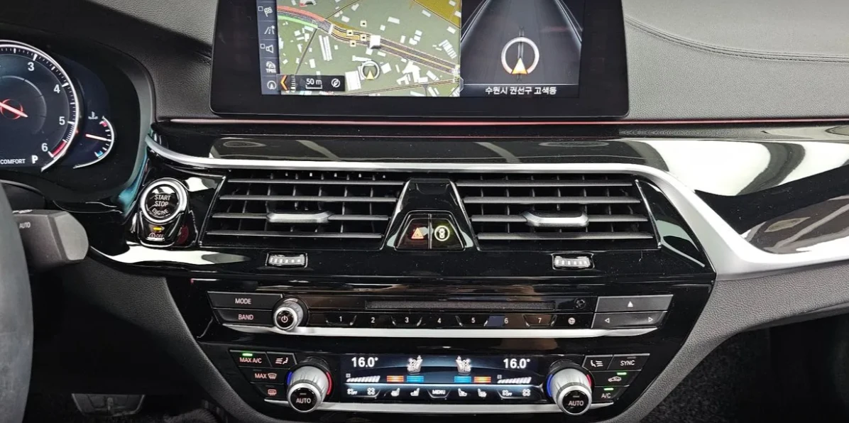 BMW 530 * АВТО КРЕДИТ* ЦЕНА ДО БГ * Сервизна история * , снимка 10 - Автомобили и джипове - 55459026