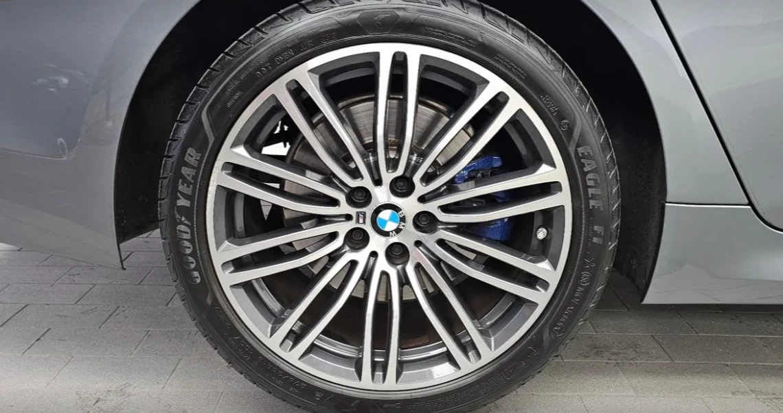 BMW 530 * АВТО КРЕДИТ* ЦЕНА ДО БГ * Сервизна история * , снимка 3 - Автомобили и джипове - 55459026