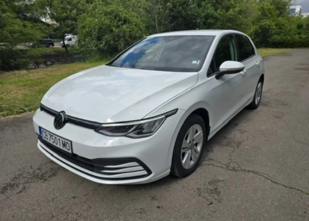 VW Golf Volkswagen Golf 8 Life 1.0 eTSI DSG   Отлично съст