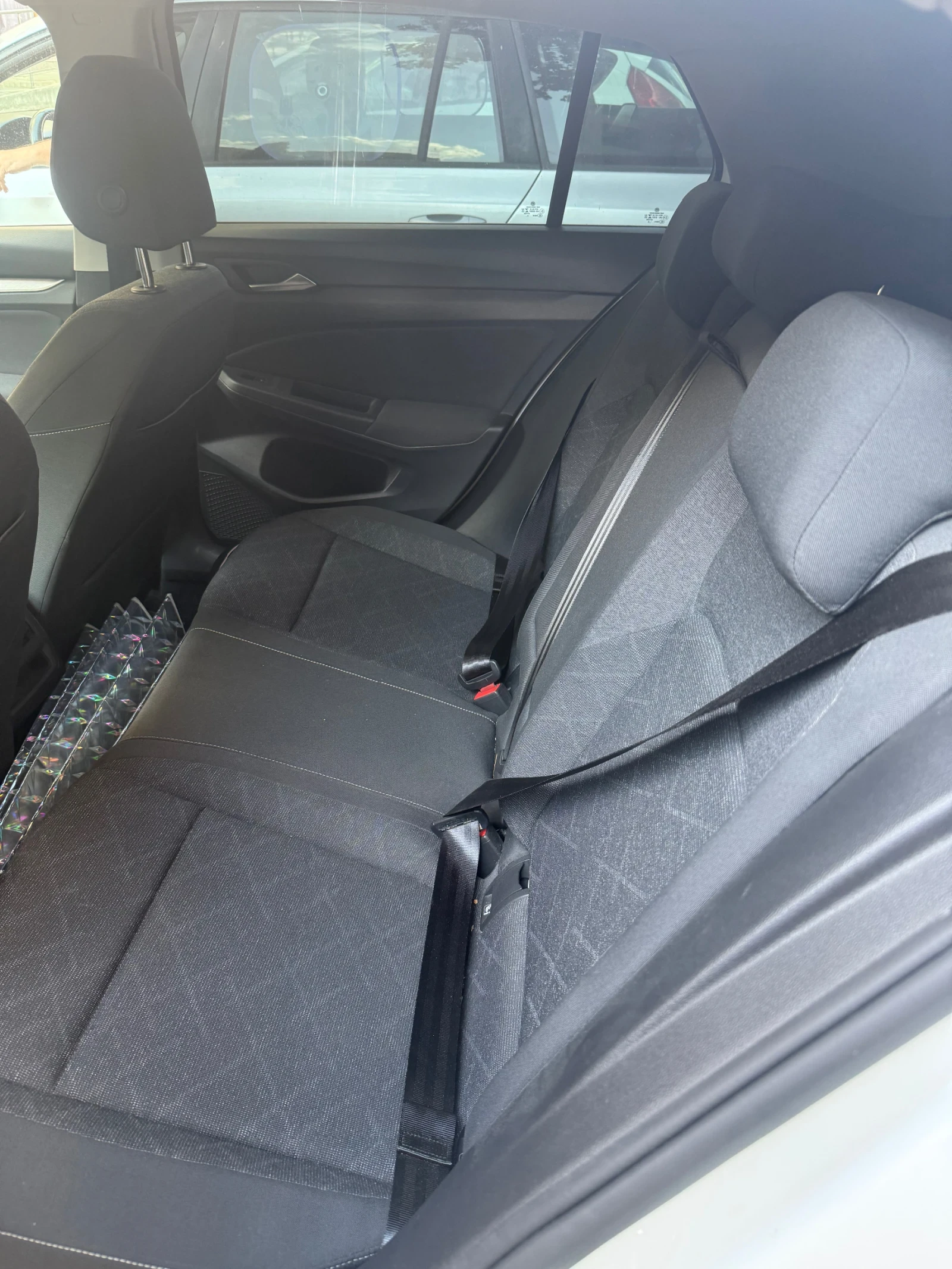VW Golf Volkswagen Golf 8 Life 1.0 eTSI DSG   Отлично съст, снимка 4 - Автомобили и джипове - 55563274