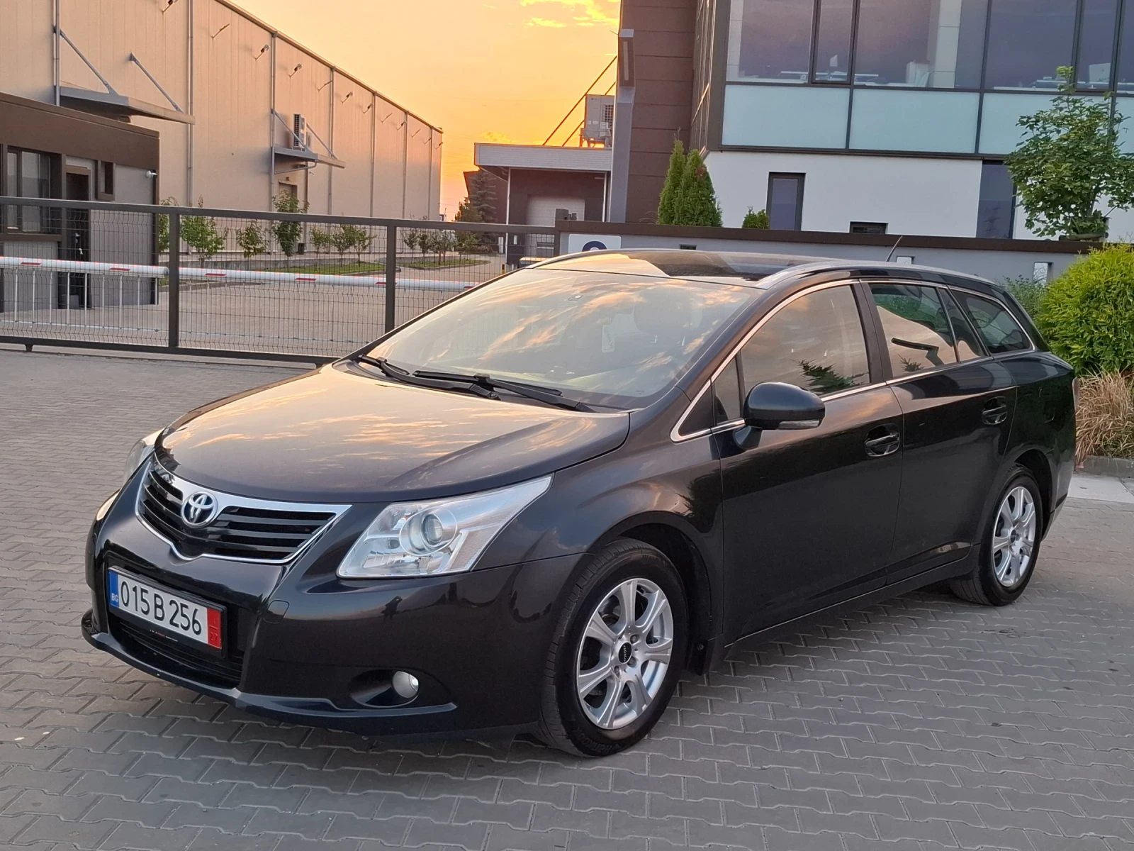Toyota Avensis 2.0D4D* (126кс)* NAVI* НОВ ВНОС* , снимка 5 - Автомобили и джипове - 55565476