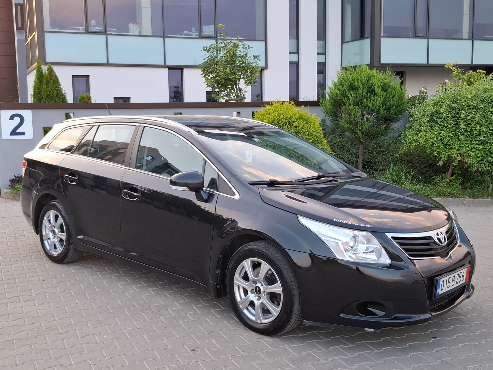 Toyota Avensis 2.0D4D* (126кс)* NAVI* НОВ ВНОС* , снимка 10 - Автомобили и джипове - 55565476