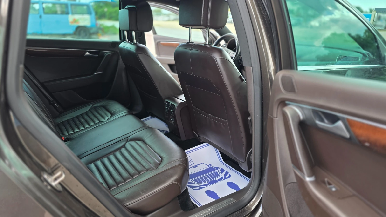 VW Passat УНИКАЛНА/R-LINE, снимка 11 - Автомобили и джипове - 55677879