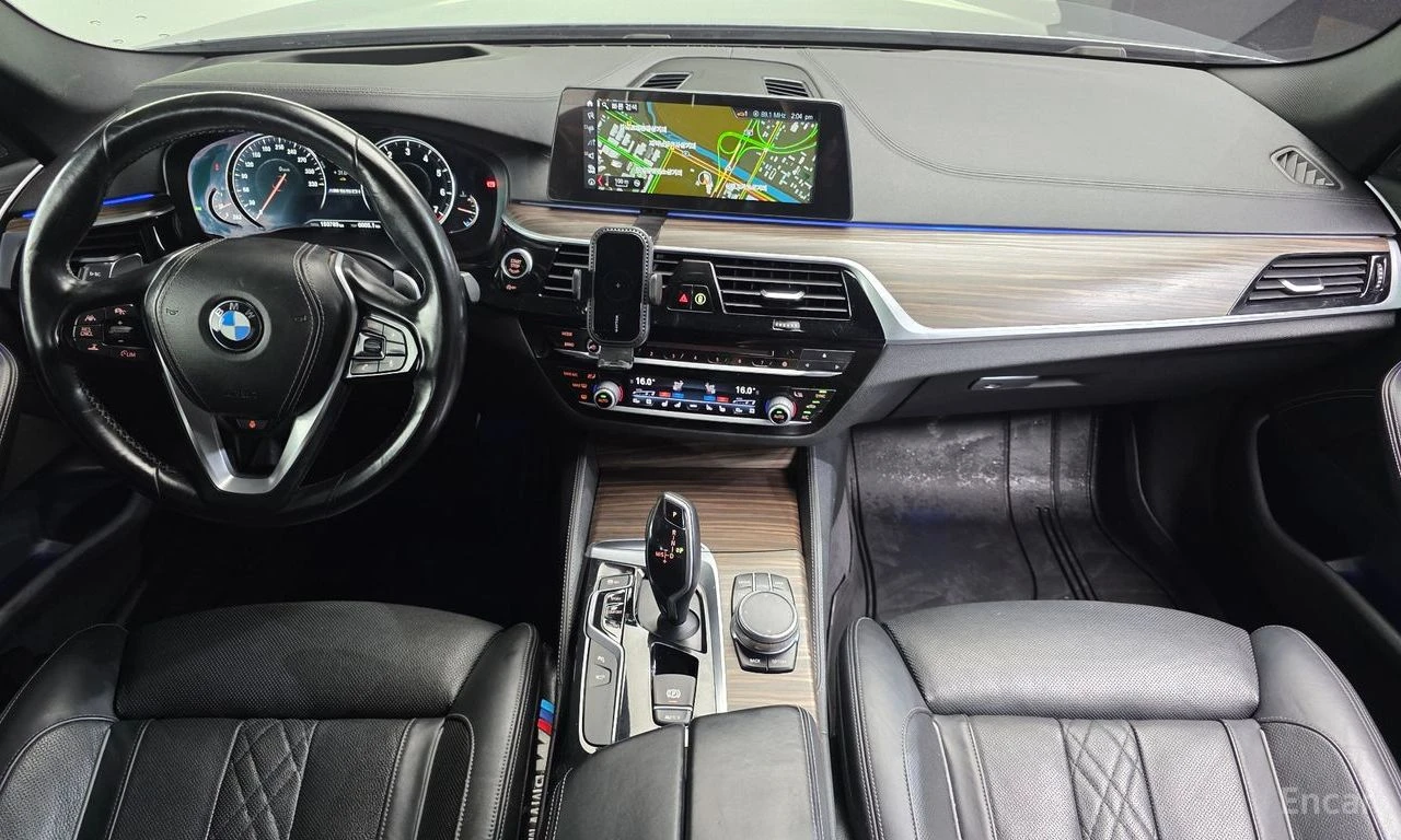 BMW 530 M* SPORT* XDRIVE* ОБДУХВАНЕ* ДИСТРОНИК* ХЕДЪП* 360, снимка 7 - Автомобили и джипове - 55785666