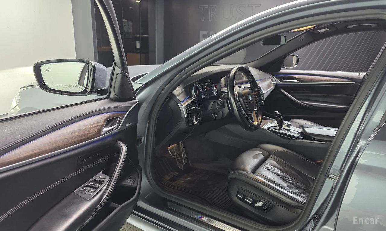 BMW 530 M* SPORT* XDRIVE* ОБДУХВАНЕ* ДИСТРОНИК* ХЕДЪП* 360, снимка 6 - Автомобили и джипове - 55785666