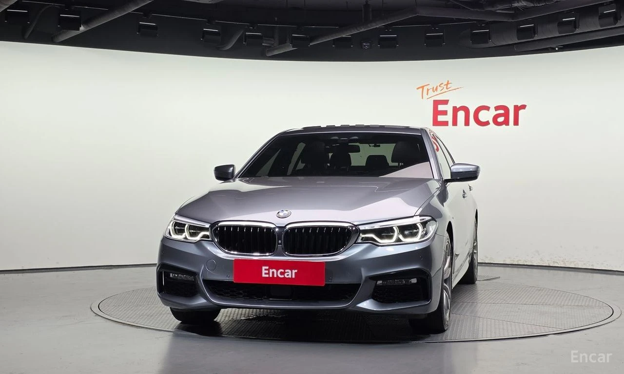 BMW 530 M* SPORT* XDRIVE* ОБДУХВАНЕ* ДИСТРОНИК* ХЕДЪП* 360, снимка 3 - Автомобили и джипове - 55785666