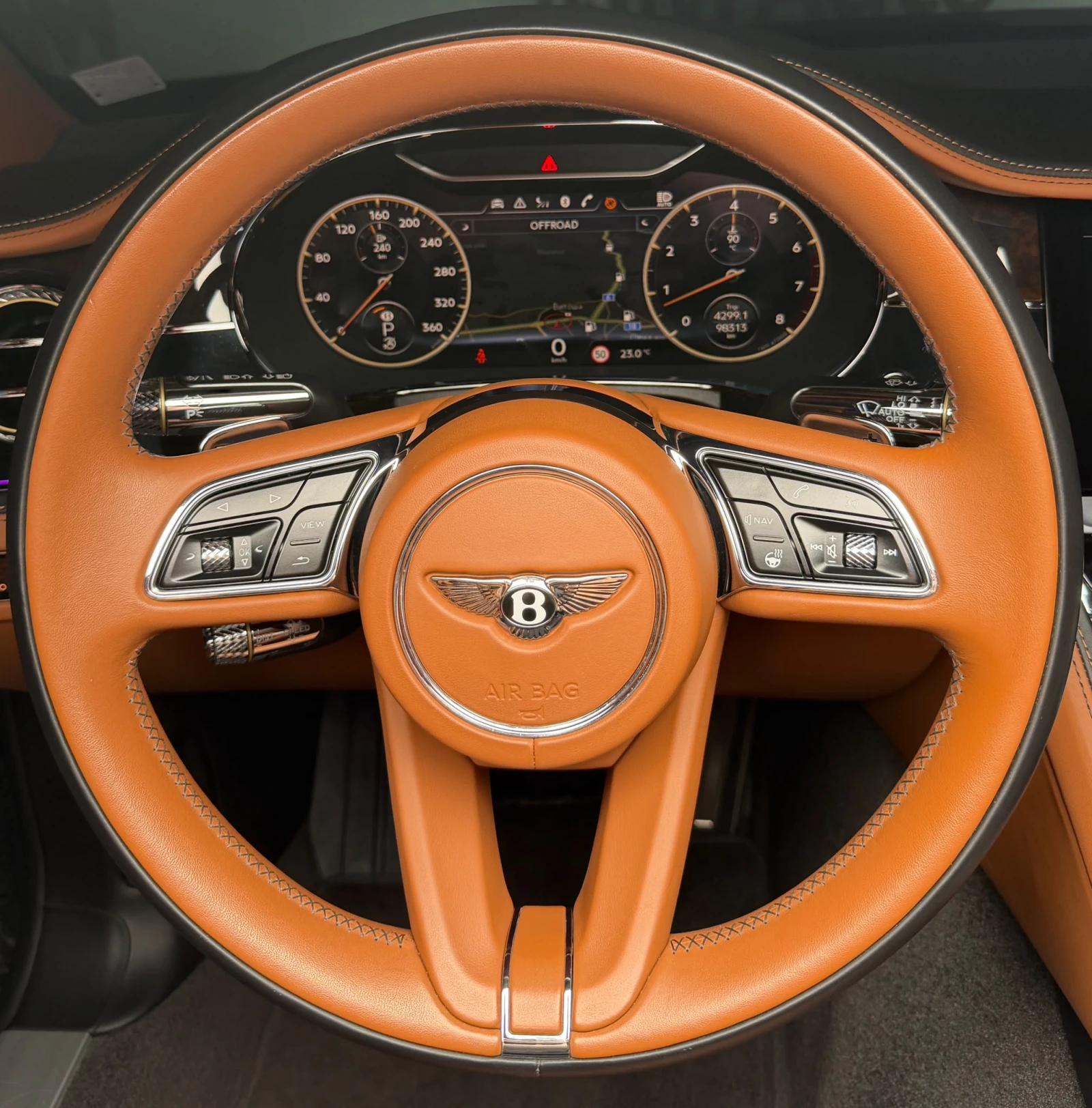 Bentley Flying Spur W12* Pano* Naim* Massage* Ventilation* HuD, снимка 14 - Автомобили и джипове - 56287859