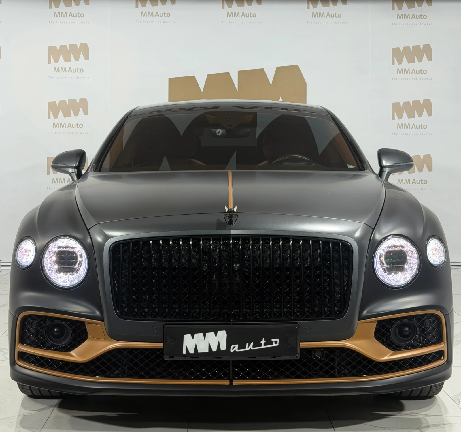 Bentley Flying Spur W12* Pano* Naim* Massage* Ventilation* HuD, снимка 4 - Автомобили и джипове - 56287859