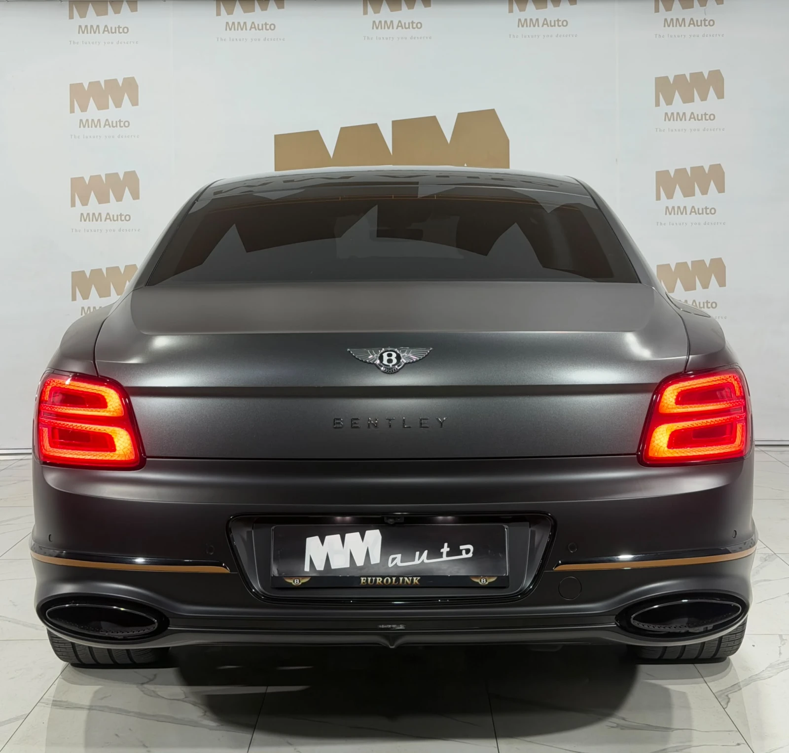 Bentley Flying Spur W12* Pano* Naim* Massage* Ventilation* HuD, снимка 5 - Автомобили и джипове - 56287859