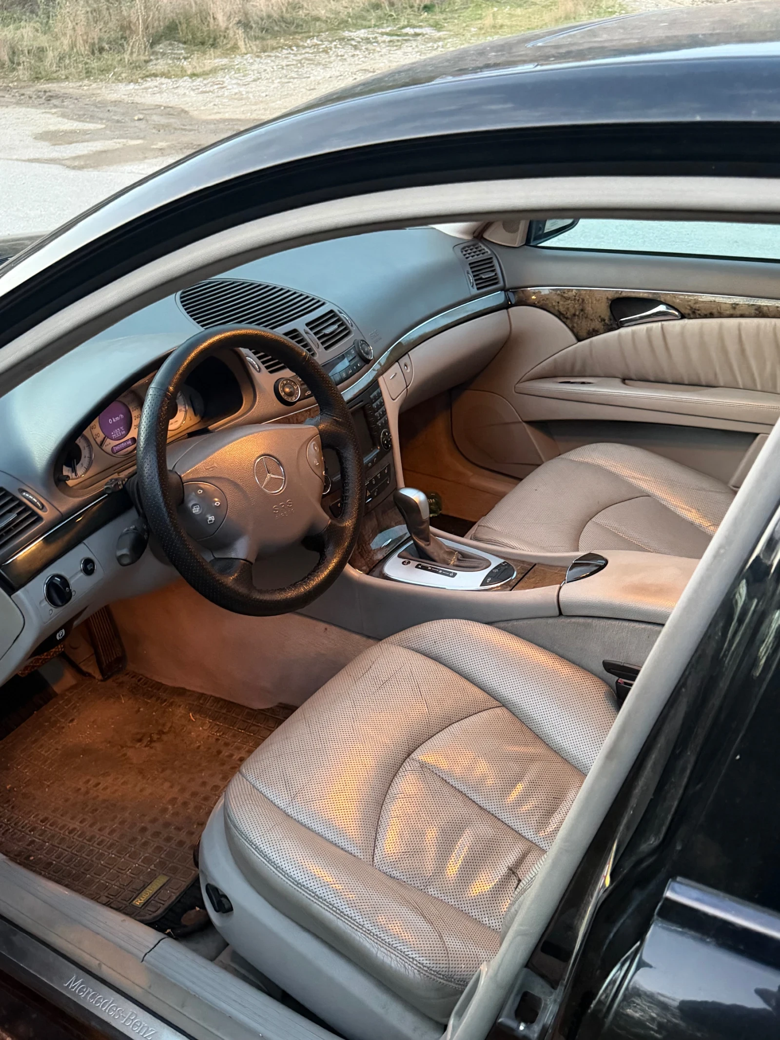 Mercedes-Benz E 320, снимка 12 - Автомобили и джипове - 56616466