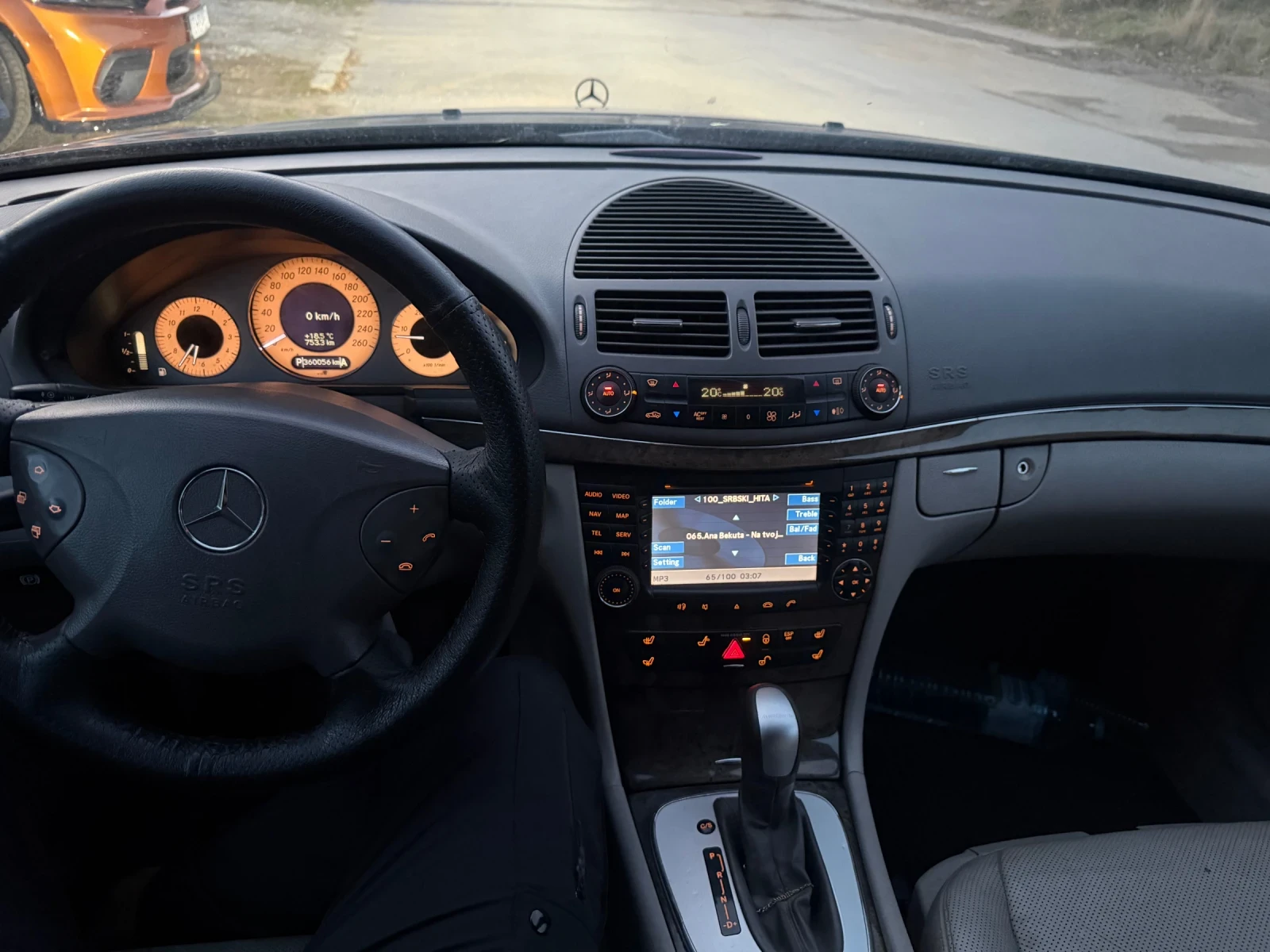 Mercedes-Benz E 320, снимка 9 - Автомобили и джипове - 56616466