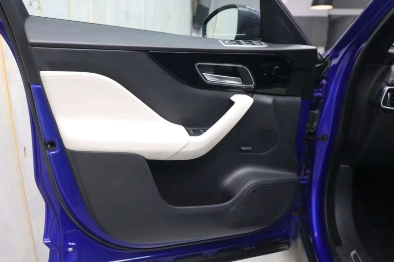 Jaguar F-PACE * First Edition * CARFAX * ЦЕНА ДО БГ, снимка 8 - Автомобили и джипове - 53248795