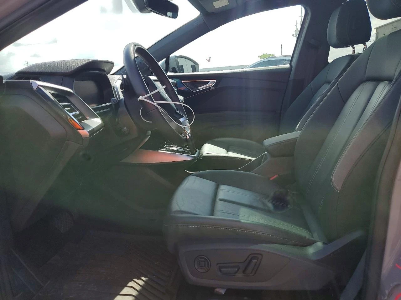 Audi Q4 E-TRON PREMIUM* AWD* ПЪЛНА ИСТОРИЯ* 55, снимка 7 - Автомобили и джипове - 55175881