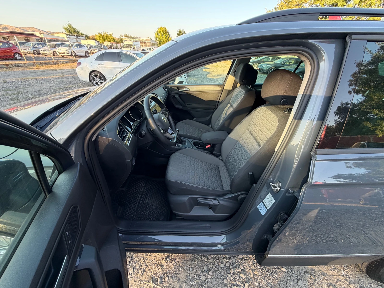 VW Tiguan Facelift 2.0d (150hp) Automatic EURO 6B ЛИЗИНГ, снимка 9 - Автомобили и джипове - 55741954