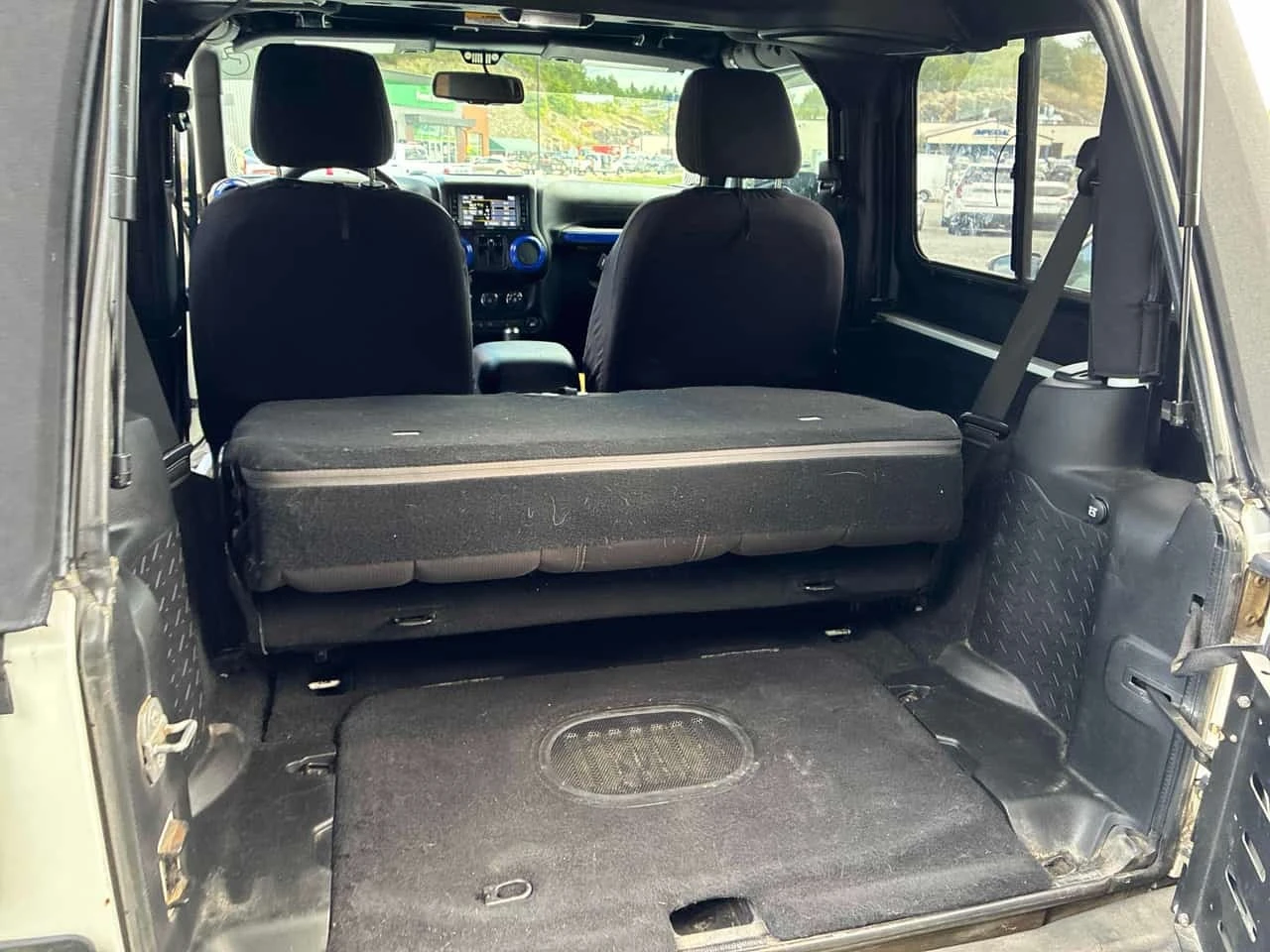 Jeep Wrangler * Sahara * CARFAX * ����� �� ����������� | Mobile.bg � ����������� 12