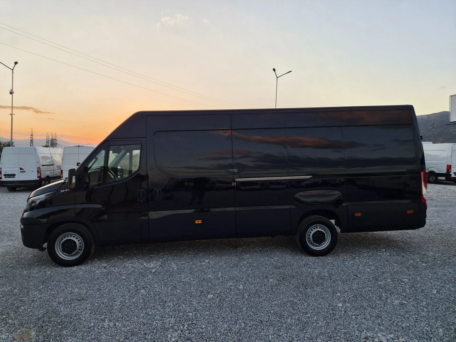 Iveco Daily 35 - 210 * Макси * Клима * Автомат * Две врати стр, снимка 2 - Бусове и автобуси - 55905352