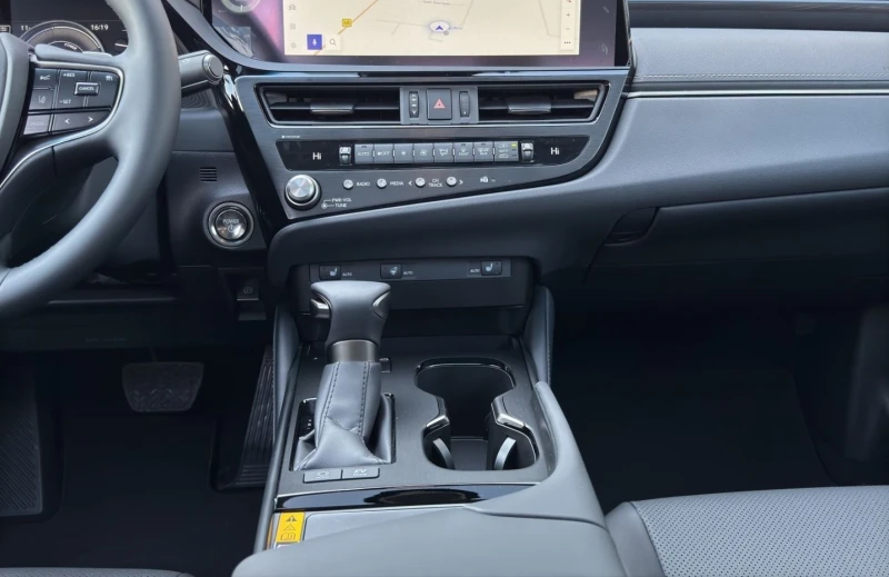 Lexus ES 300 h Hybrid FWD , снимка 11 - Автомобили и джипове - 50084178