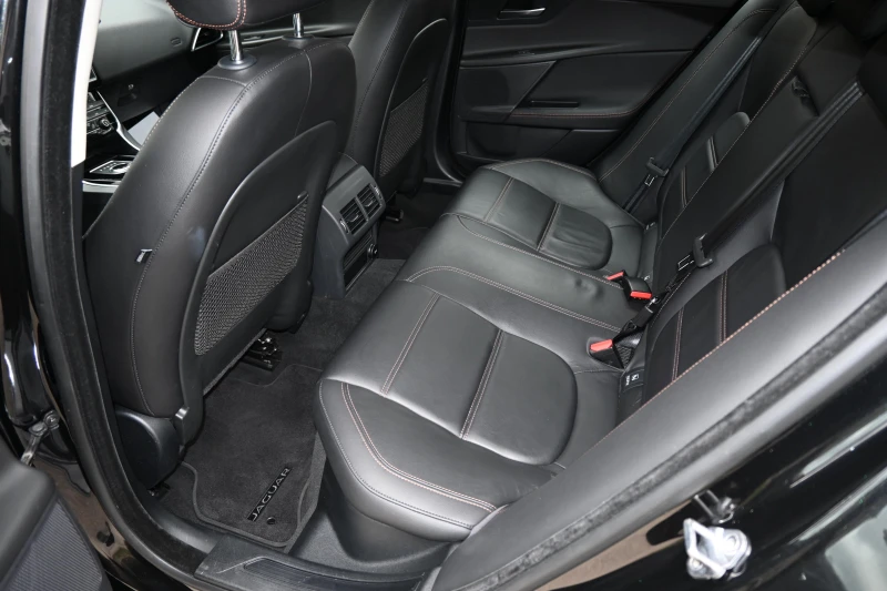 Jaguar XE 4X4= 170ks, снимка 11 - Автомобили и джипове - 52563952